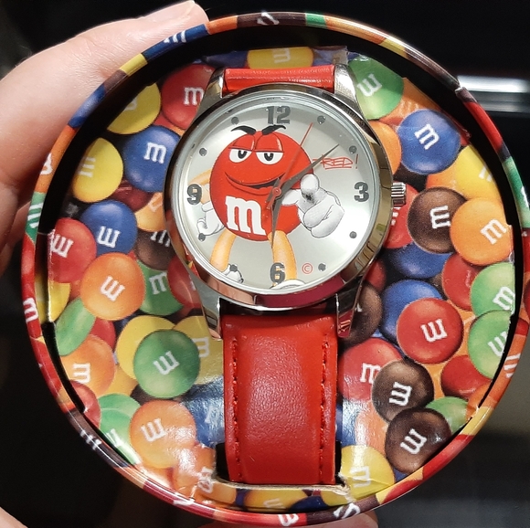 M&M'S Red Watch in tin - Picture 4 of 6